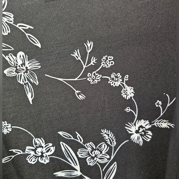 Ouges Classic Crossfront Floral Black Dress - Picture 5 of 7